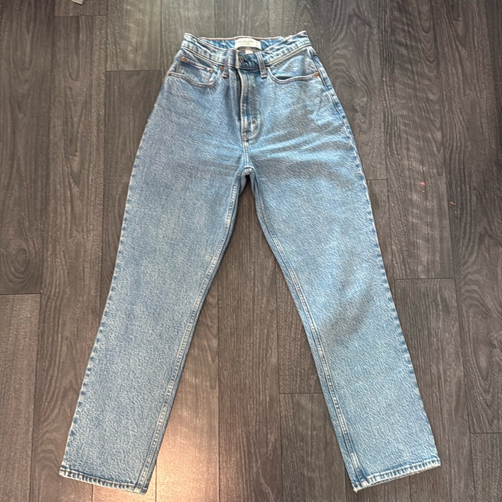 Abercrombie 90s Straight Ultra High Rise 26 2 S Curve Love Light Wash